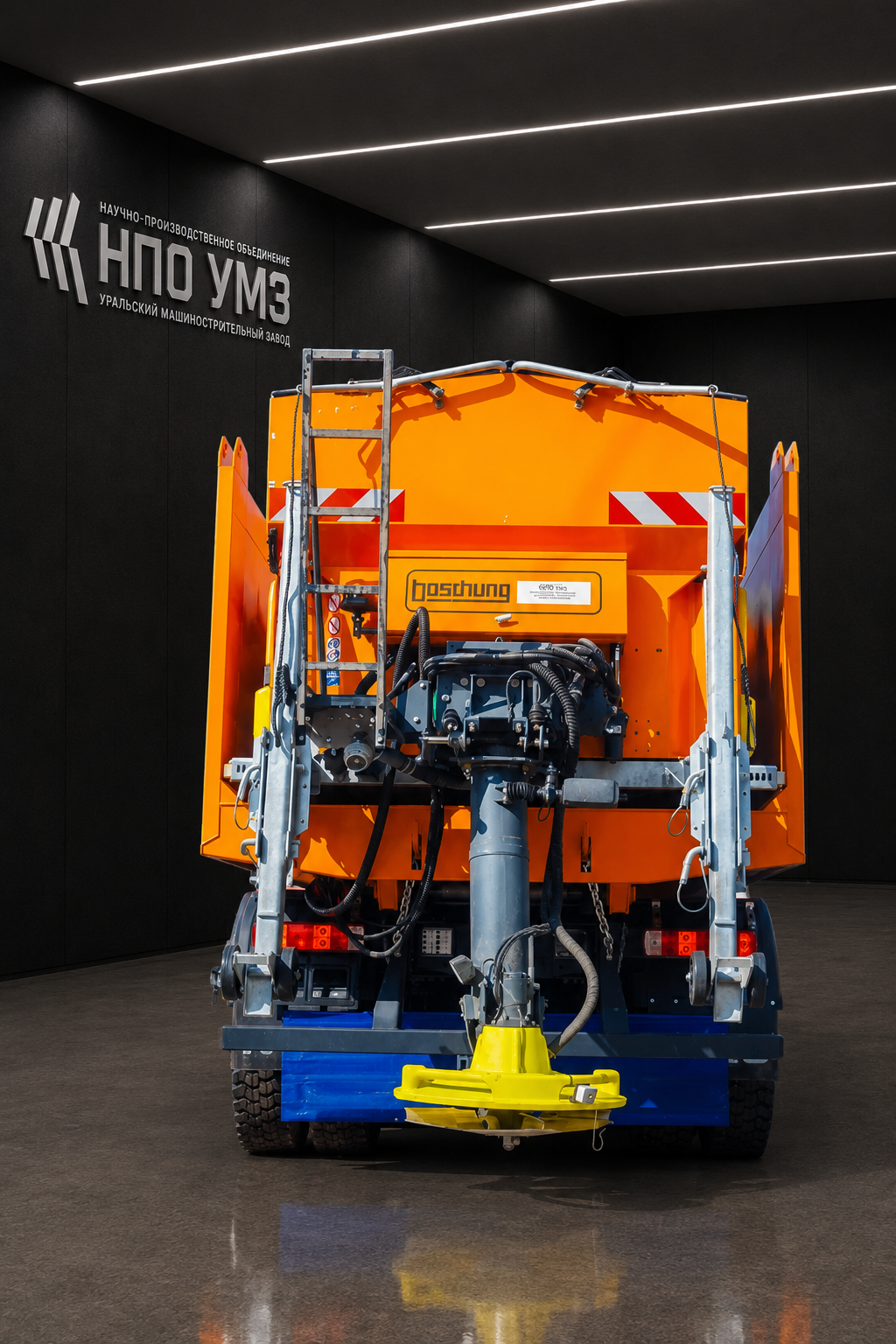 КДМ комбинированная дорожная машина на базе самосвала Iveco 682 колесная формула 6x4 оранжевый цвет вид сбоку кабина Stralis