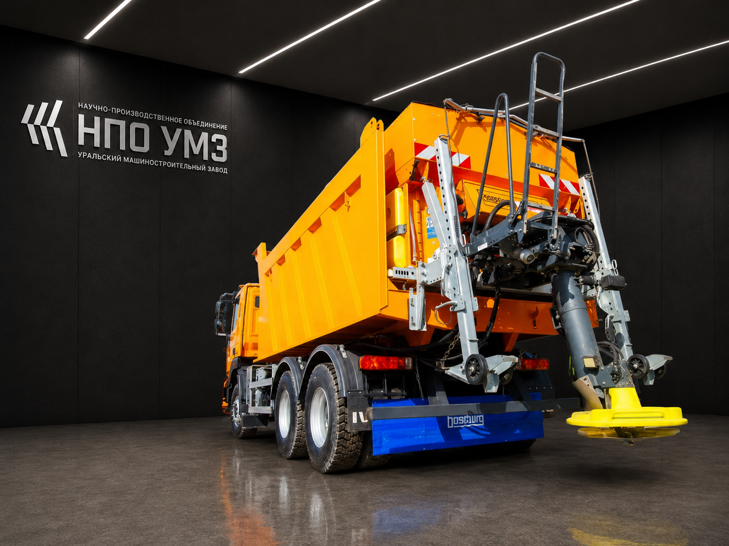 КДМ комбинированная дорожная машина на базе самосвала Iveco 682 колесная формула 6x4 оранжевый цвет вид сбоку кабина Stralis