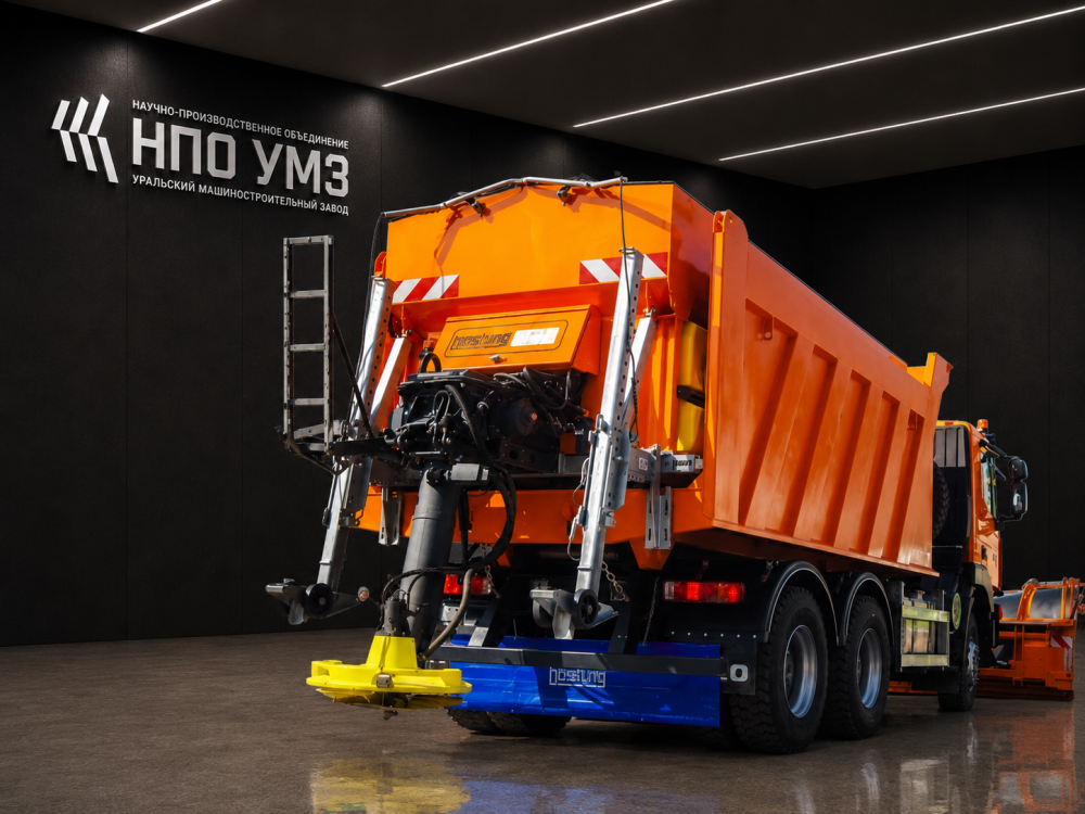 КДМ комбинированная дорожная машина на базе самосвала Iveco 682 колесная формула 6x4 оранжевый цвет вид сбоку кабина Stralis