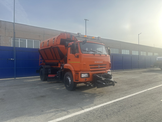 Комбинированная дорожная машина КДМ 53605 9110К4  Комбинированная дорожная машина КДМ 53605 9110К4