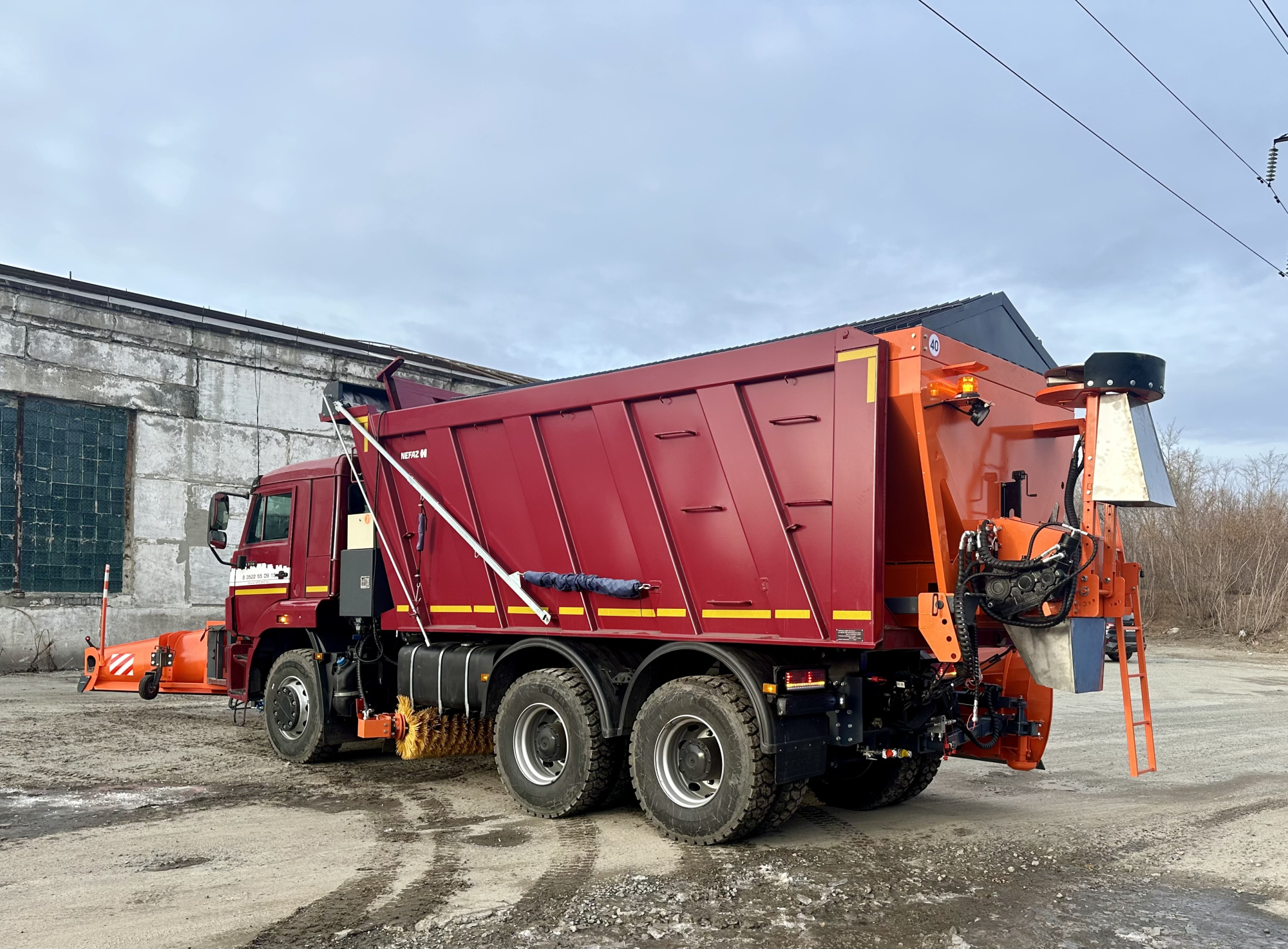 Комбинированная дорожная машина КДМ 6520 9110К6 Комбинированная дорожная машина КДМ 6520 9110К6