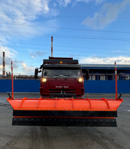 Комбинированная дорожная машина КДМ 6520 9110К0  Комбинированная дорожная машина КДМ 6520 9110К0