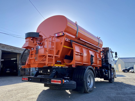 Комбинированная дорожная машина КДМ 43253 9110К2 Комбинированная дорожная машина КДМ 43253 9110К2