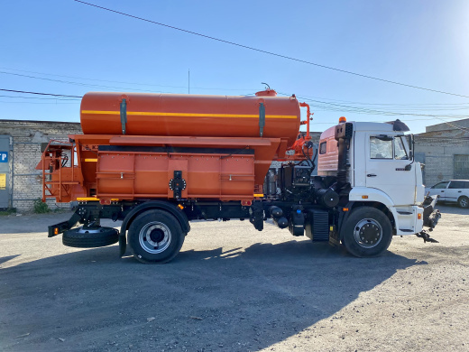 Комбинированная дорожная машина КДМ 43253 9110К2 Комбинированная дорожная машина КДМ 43253 9110К2