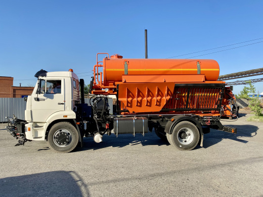 Комбинированная дорожная машина КДМ 43253 9110К2 Комбинированная дорожная машина КДМ 43253 9110К2