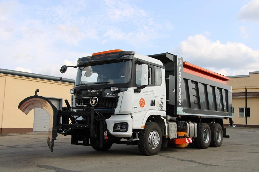 Комбинированная дорожная машина КДМ Shacman 9110S5 